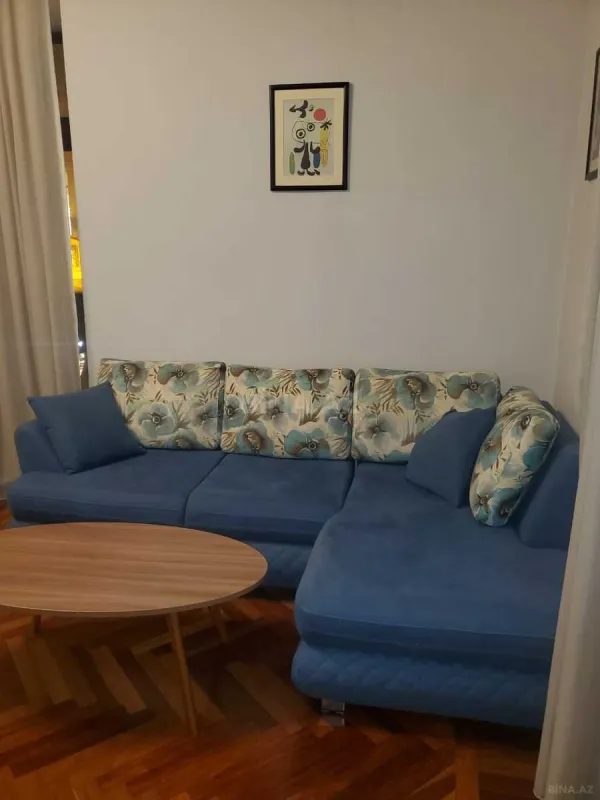 Kirayə verilir 2 otaqlı mənzil 75 m²