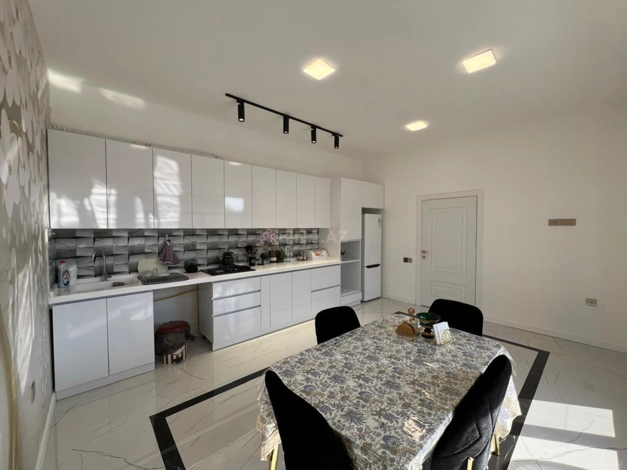 Satılır 5 otaqlı həyət evi 155 m²
