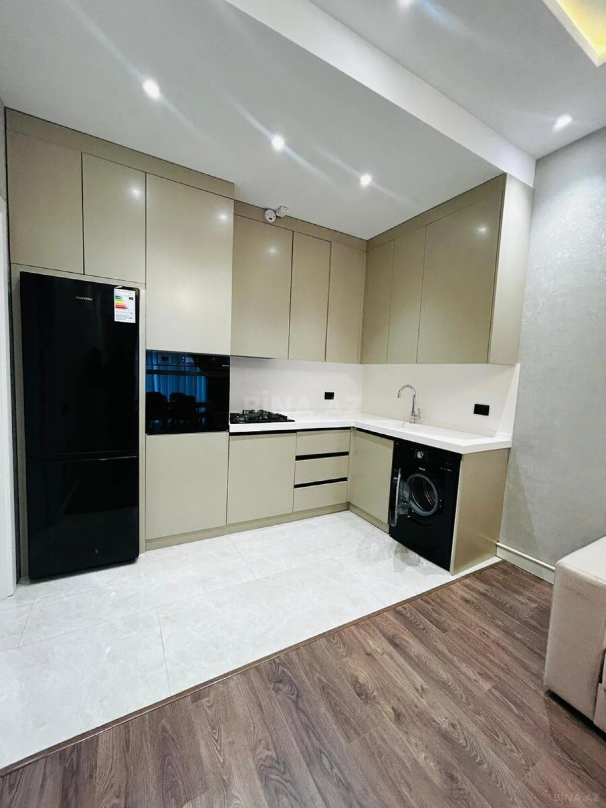Kirayə verilir 2 otaqlı mənzil 80 m²