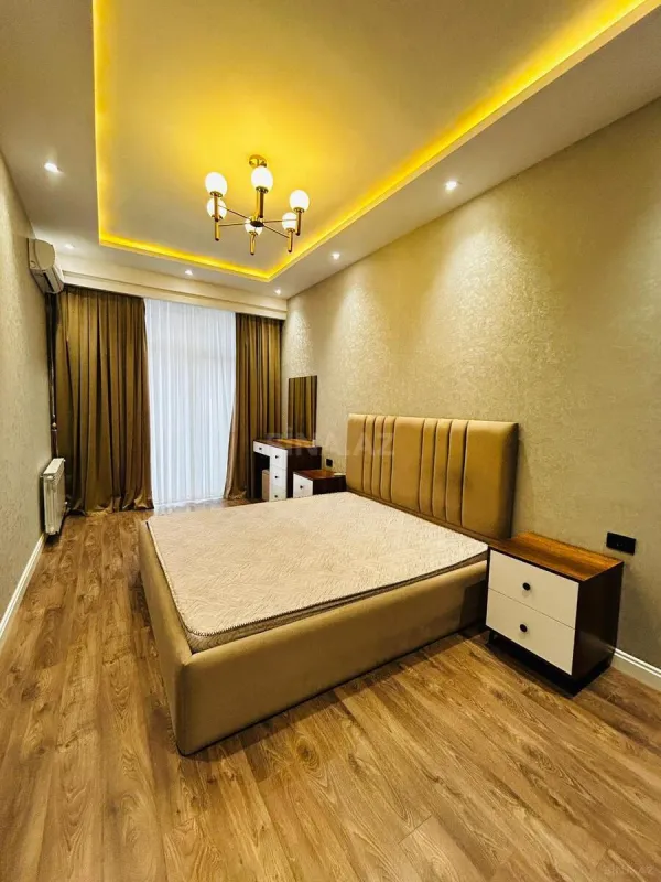 Kirayə verilir 2 otaqlı mənzil 80 m²