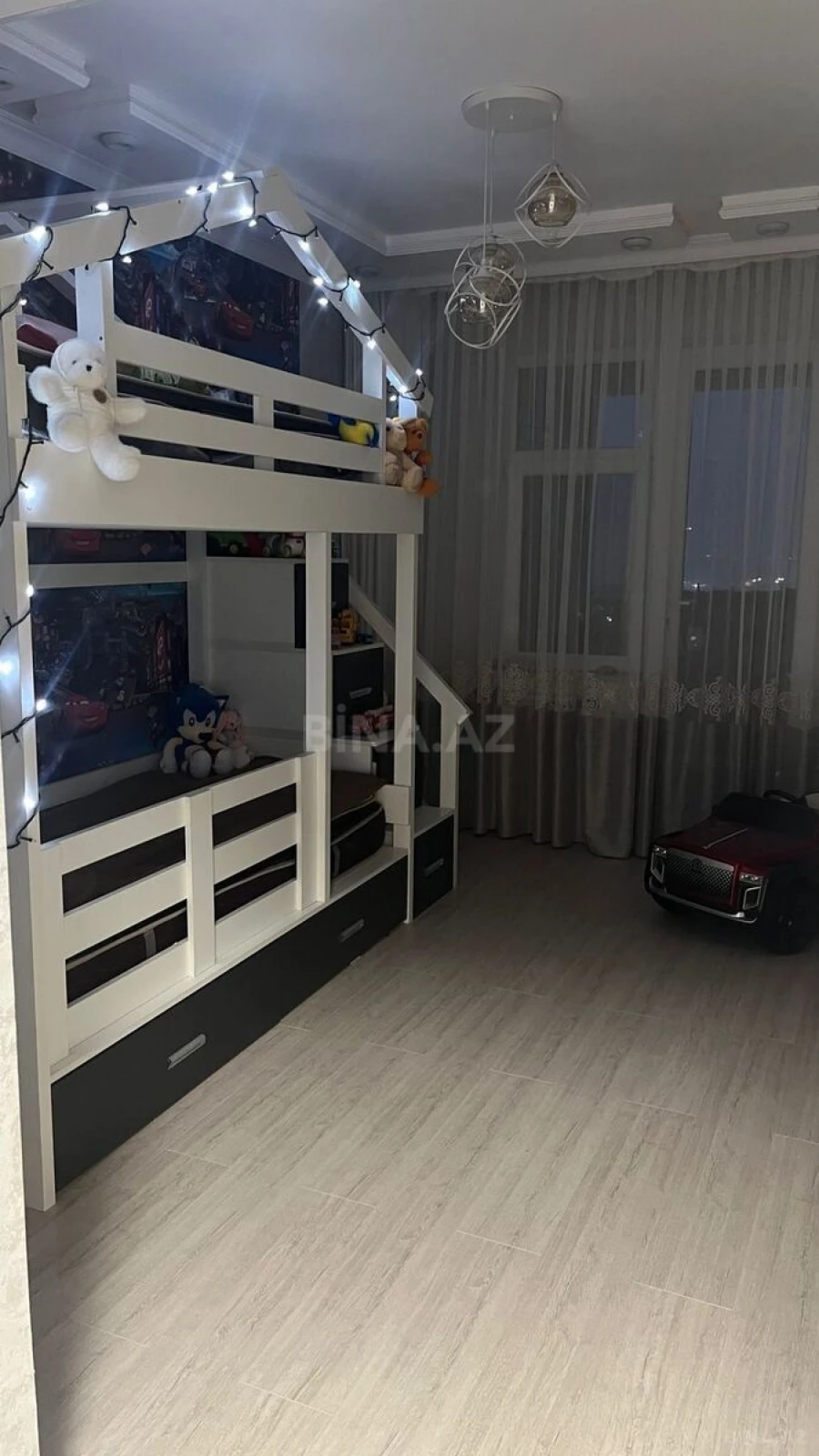 Satılır 3 otaqlı mənzil 122 m²