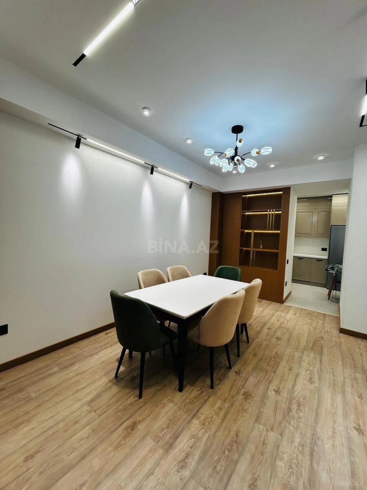 Kirayə verilir 2 otaqlı mənzil 85 m²