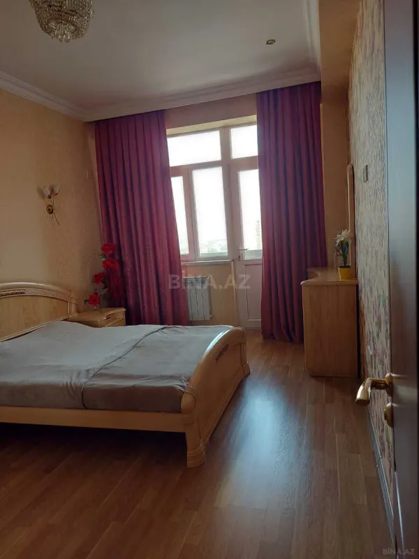 Kirayə verilir 3 otaqlı mənzil 130 m²