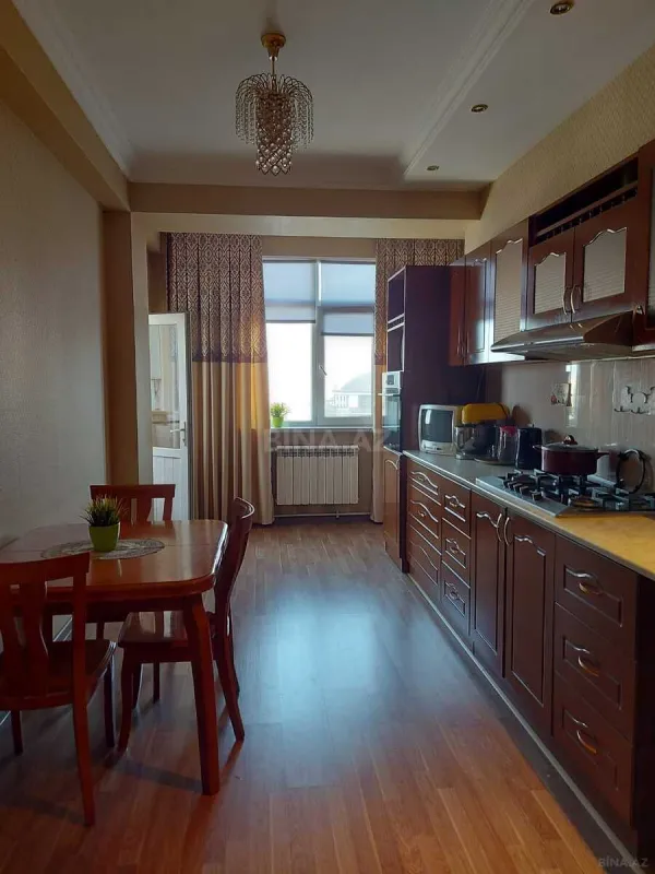 Kirayə verilir 3 otaqlı mənzil 130 m²