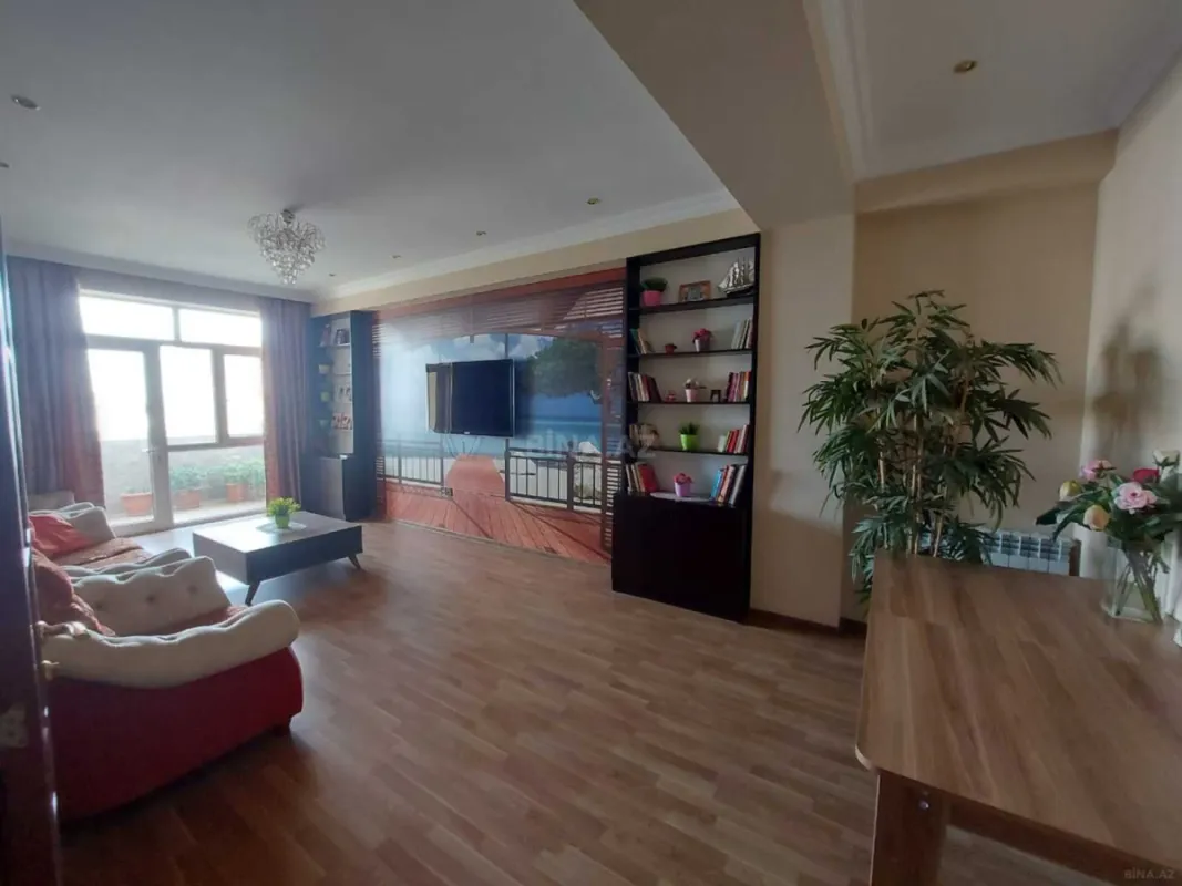 Kirayə verilir 3 otaqlı mənzil 130 m²