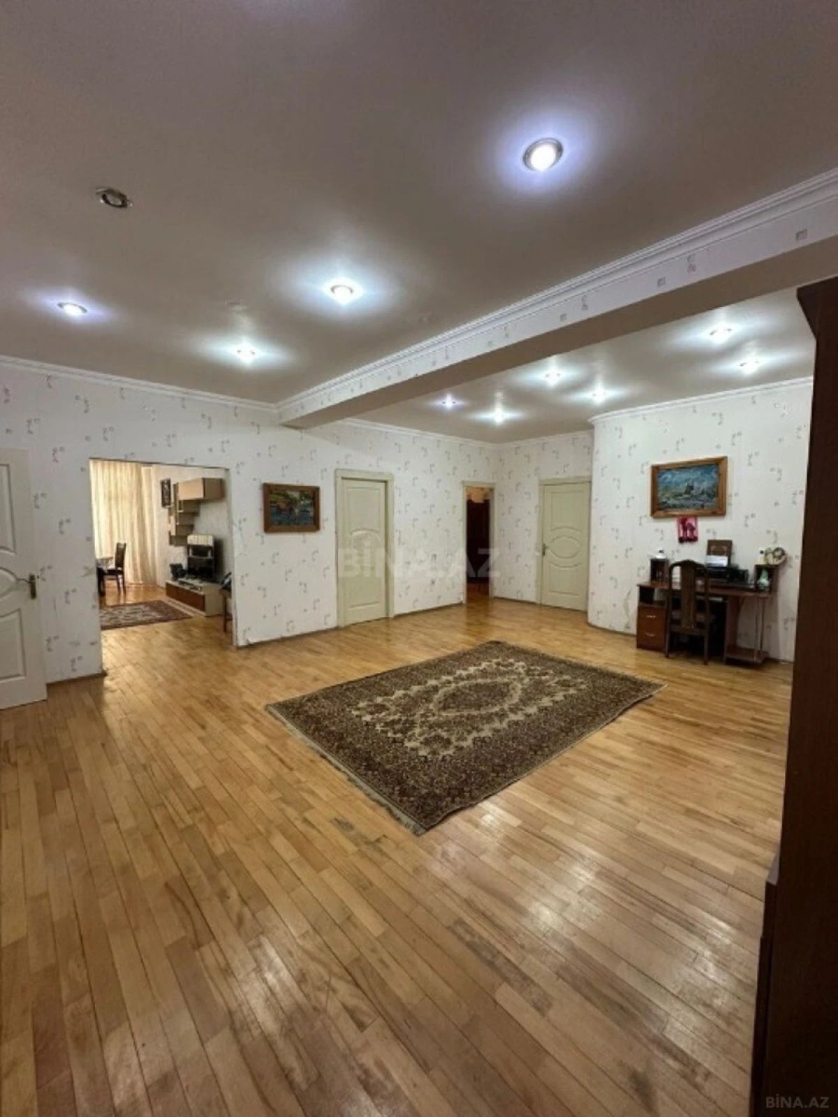Satılır 3 otaqlı mənzil 153 m²