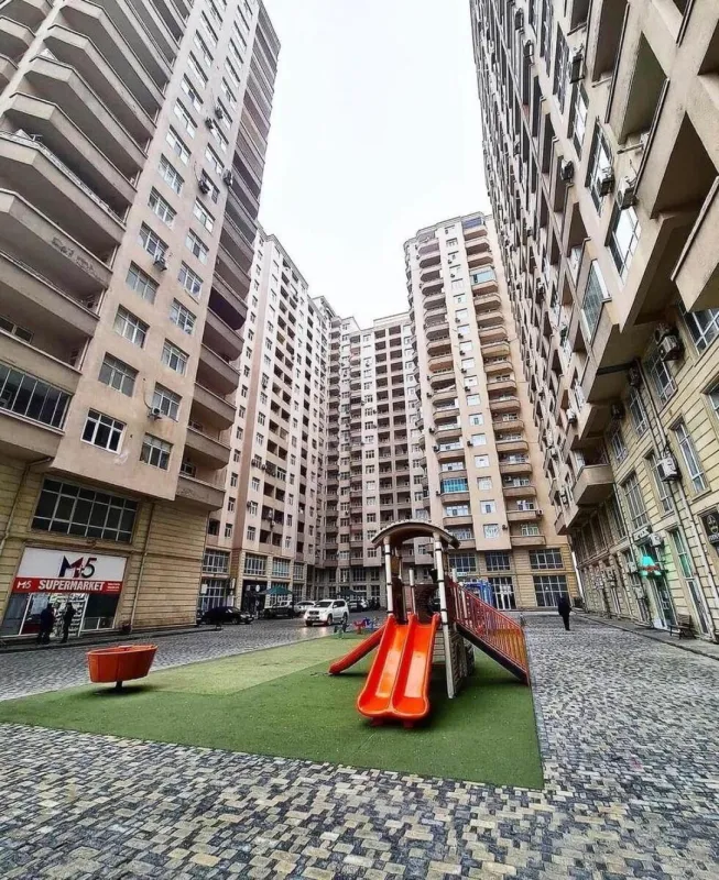 Satılır 3 otaqlı mənzil 153 m²