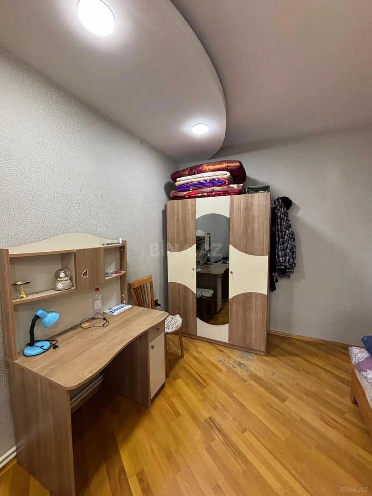 Satılır 4 otaqlı mənzil 130 m²