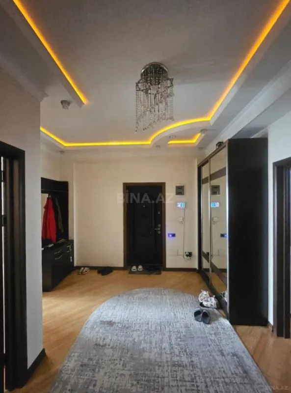 Satılır 3 otaqlı mənzil 140 m²