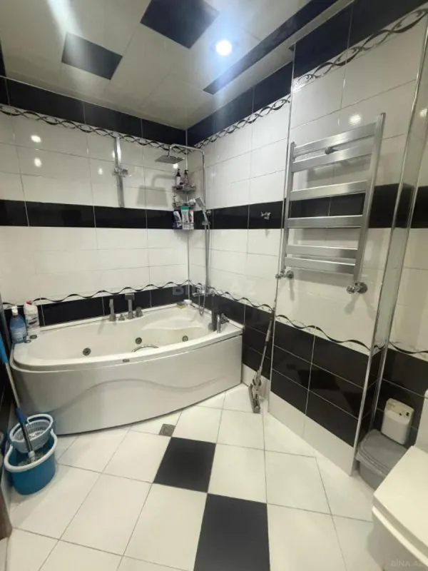 Satılır 3 otaqlı mənzil 140 m²