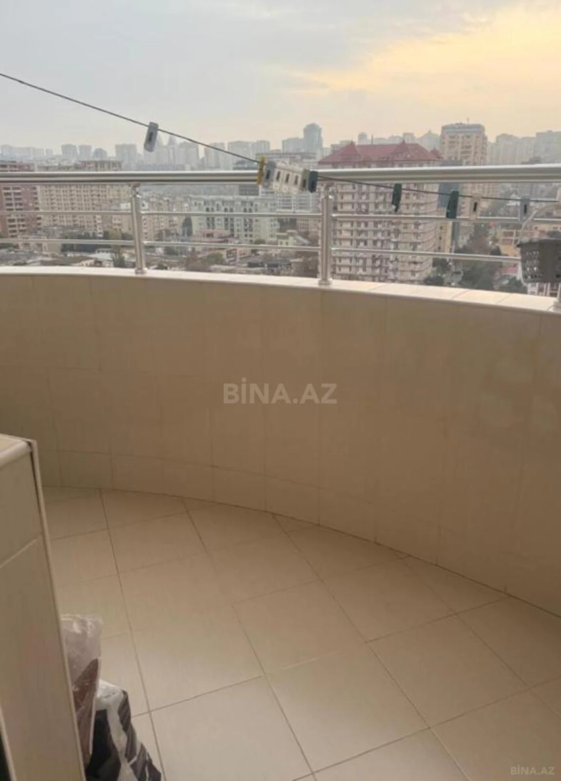 Satılır 3 otaqlı mənzil 140 m²