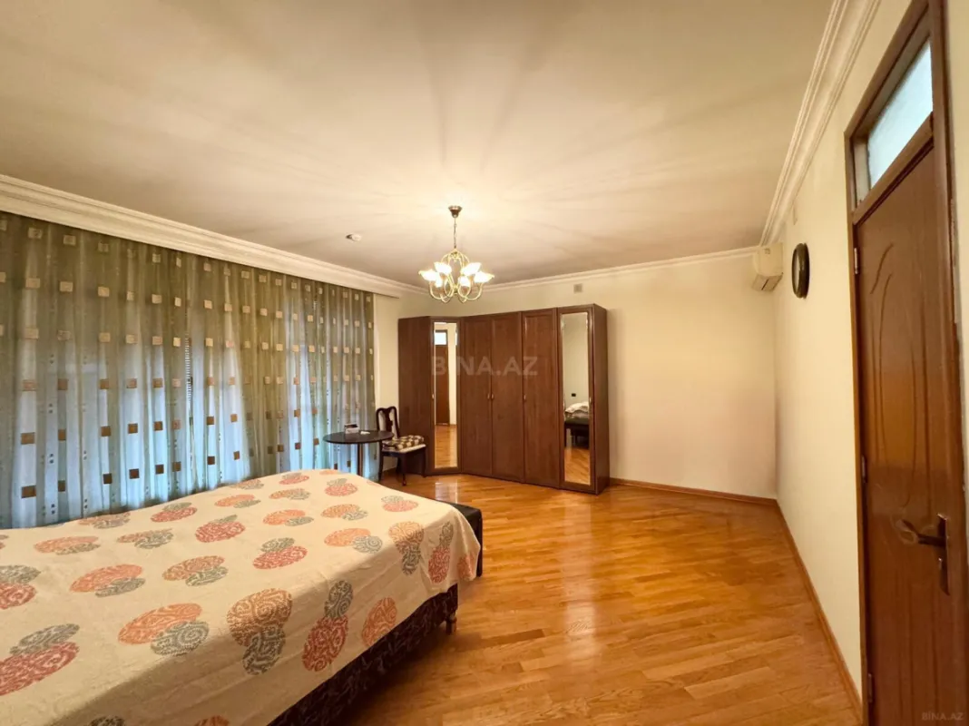 Satılır 6 otaqlı həyət evi 600 m²