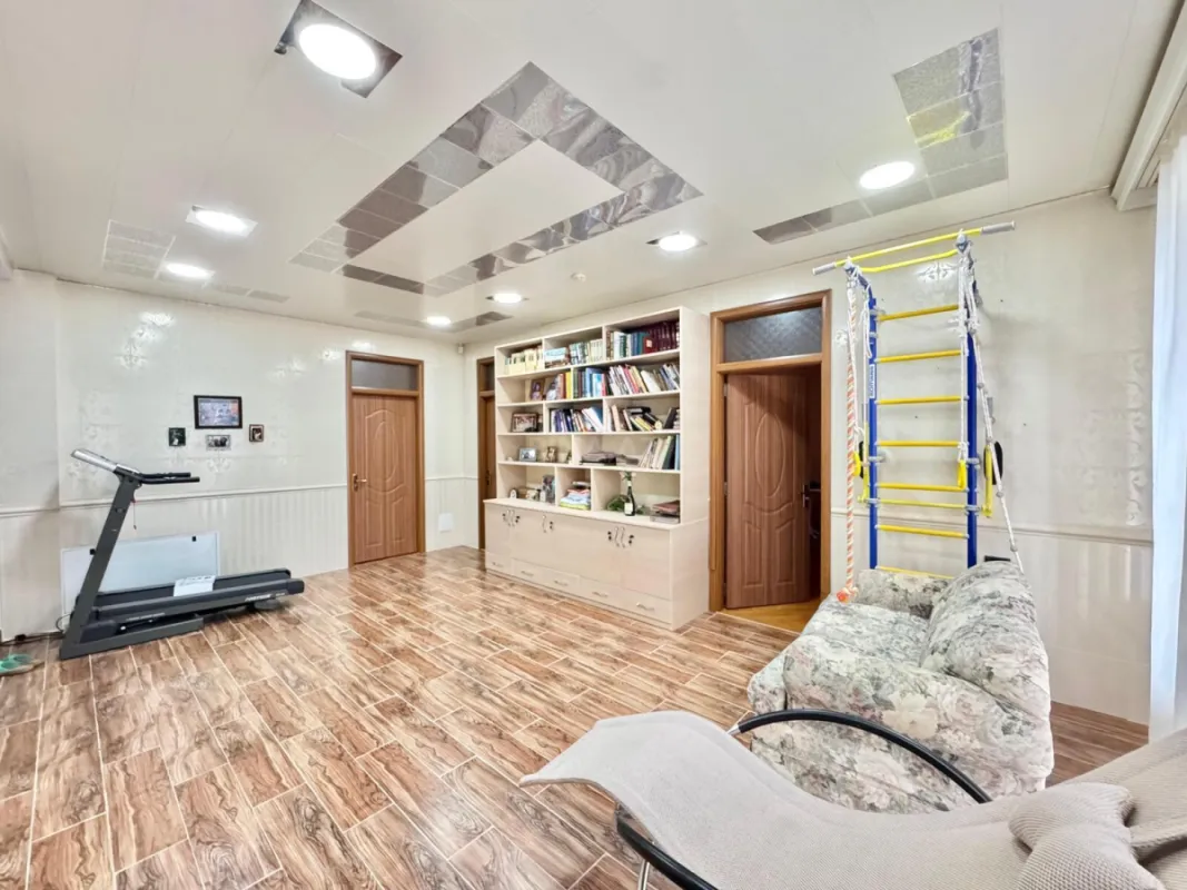 Satılır 6 otaqlı həyət evi 600 m²