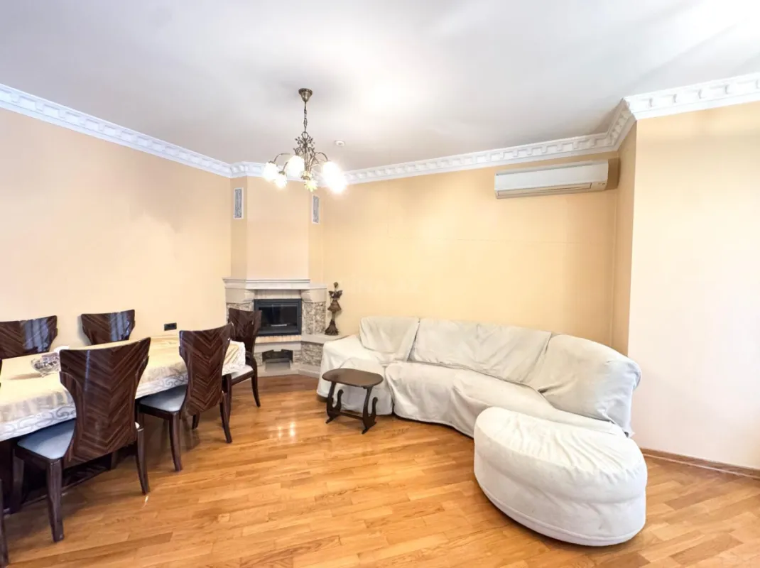 Satılır 6 otaqlı həyət evi 600 m²