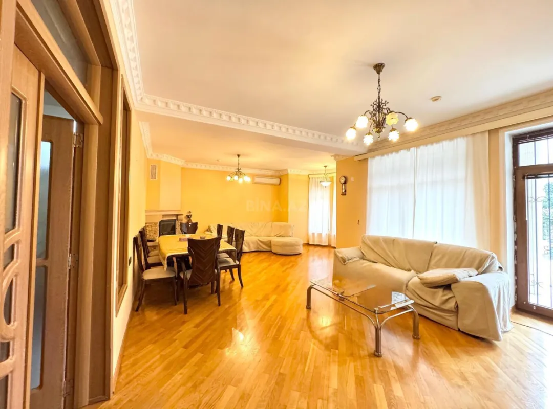 Satılır 6 otaqlı həyət evi 600 m²