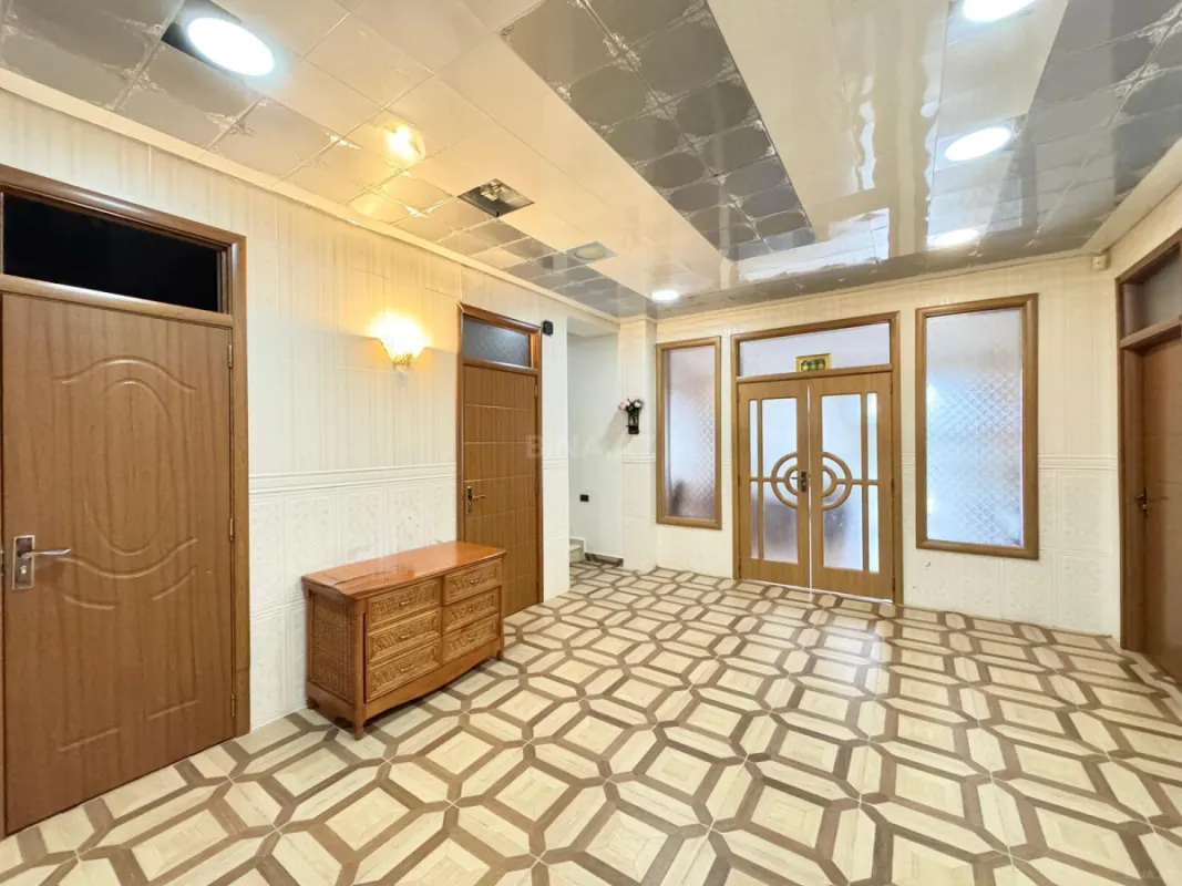 Satılır 6 otaqlı həyət evi 600 m²