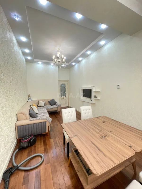 Kirayə verilir 2 otaqlı mənzil 76 m²