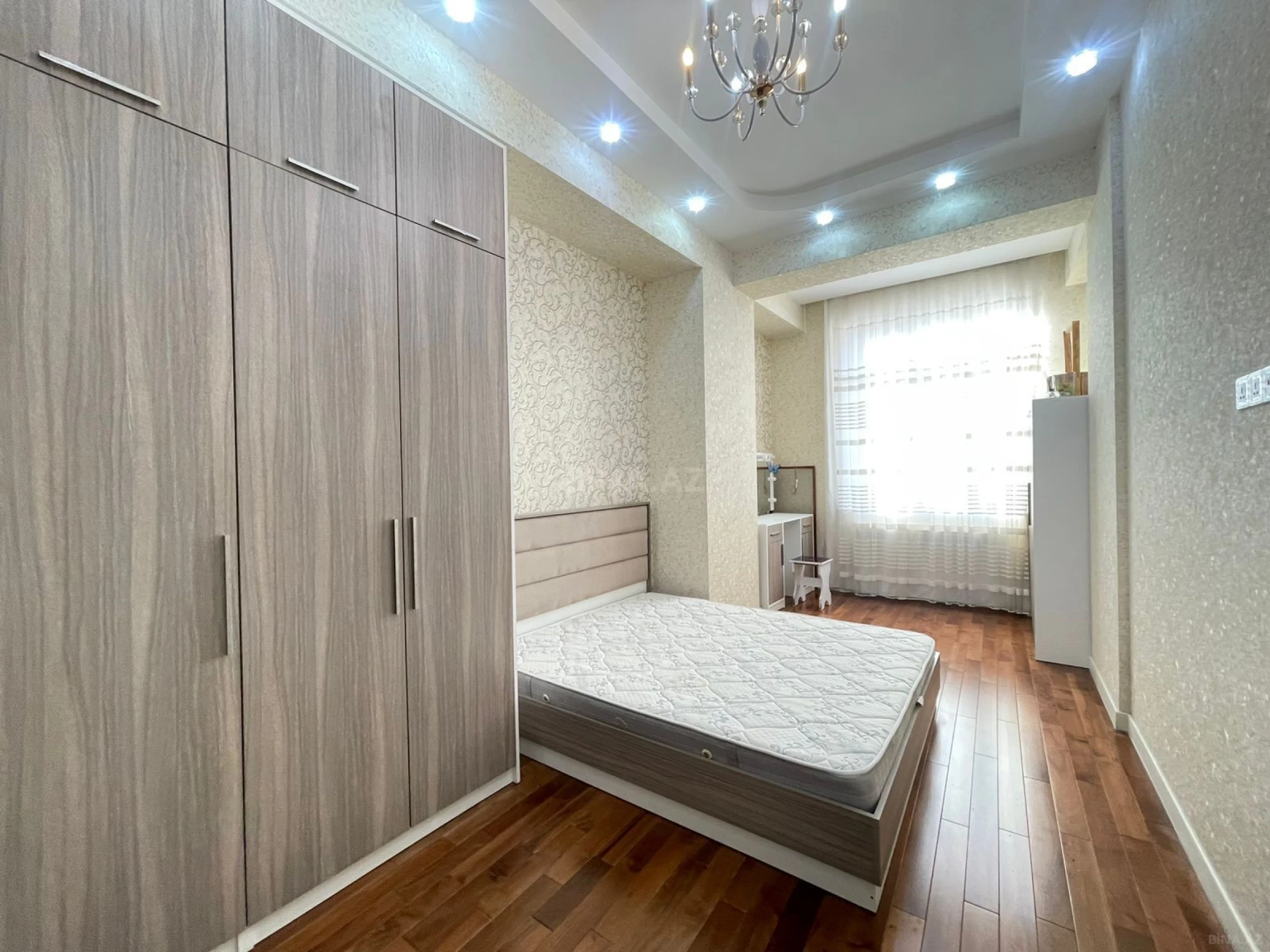 Kirayə verilir 2 otaqlı mənzil 76 m²