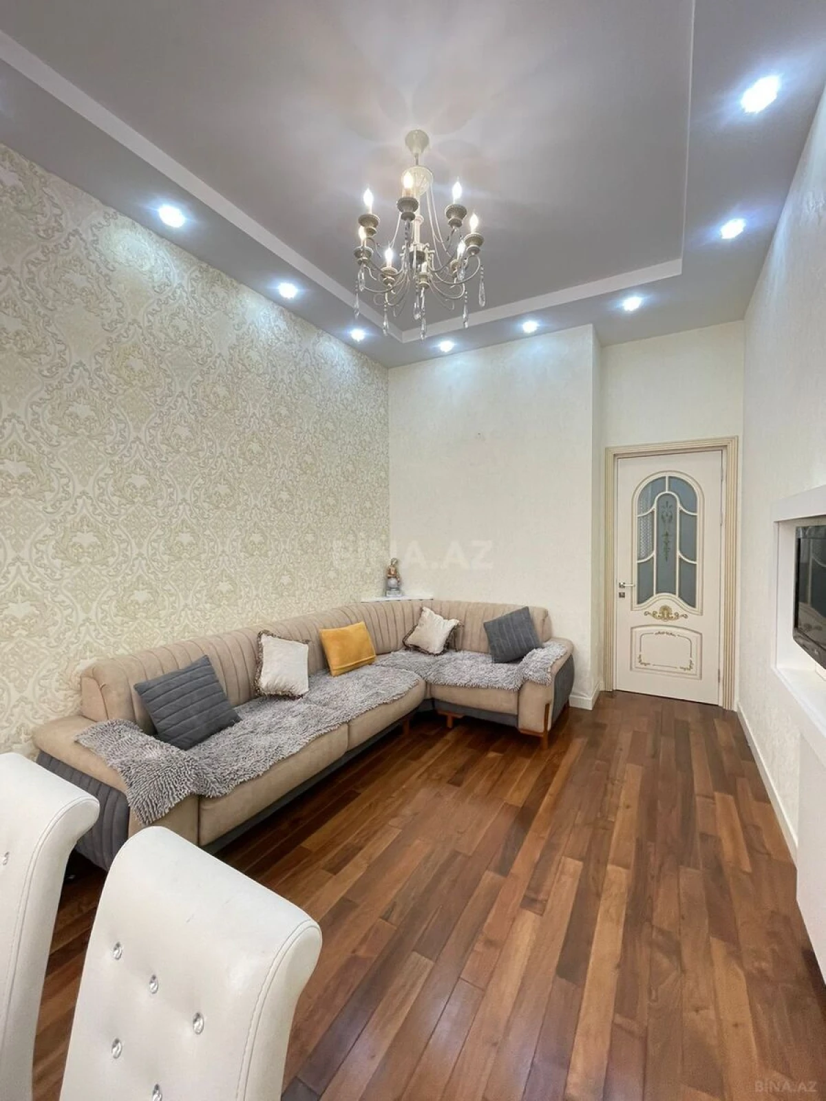 Kirayə verilir 2 otaqlı mənzil 76 m²