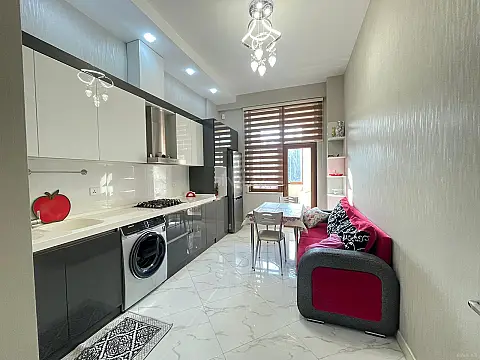 Kirayə verilir 2 otaqlı mənzil 76 m²