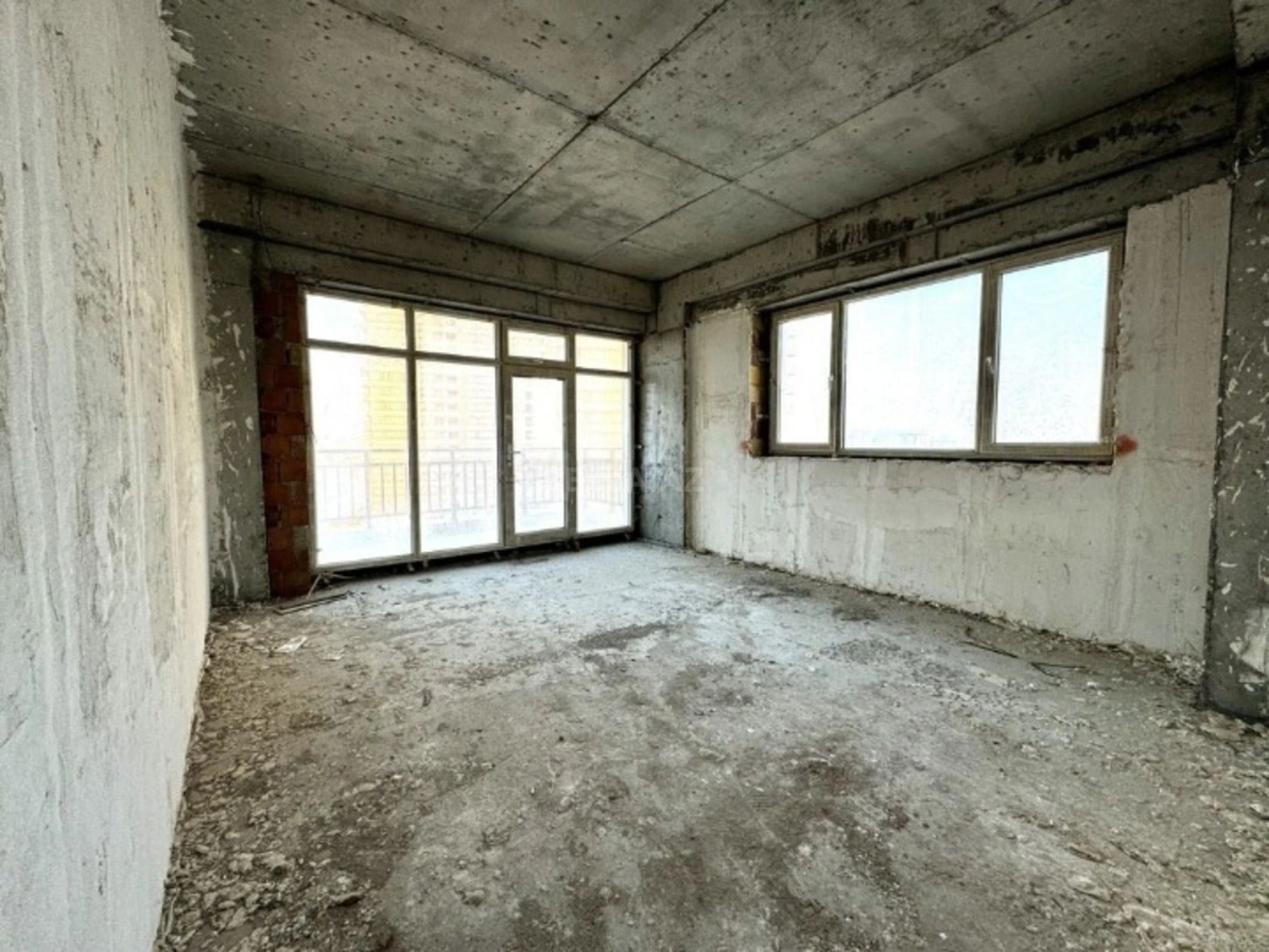 Satılır 3 otaqlı mənzil 120 m²