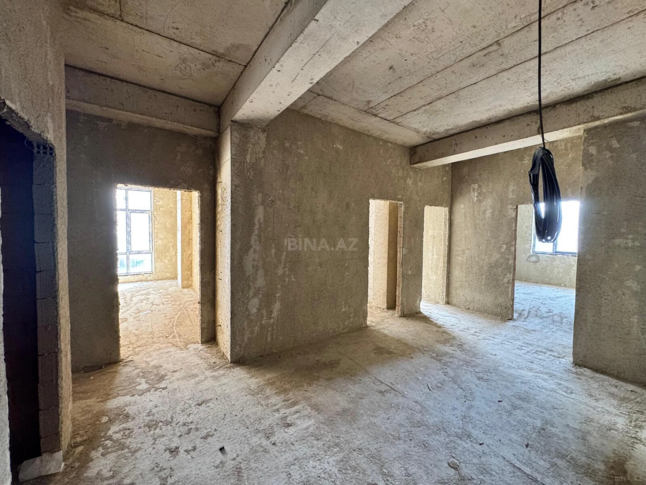 Satılır 4 otaqlı mənzil 157 m²