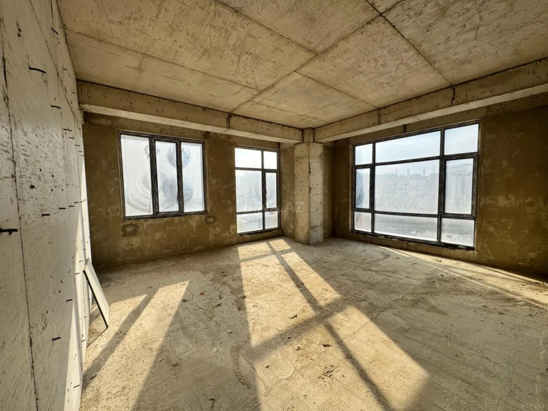 Satılır 4 otaqlı mənzil 157 m²