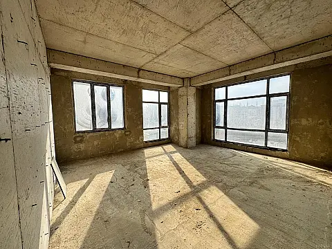 Satılır 4 otaqlı mənzil 157 m²