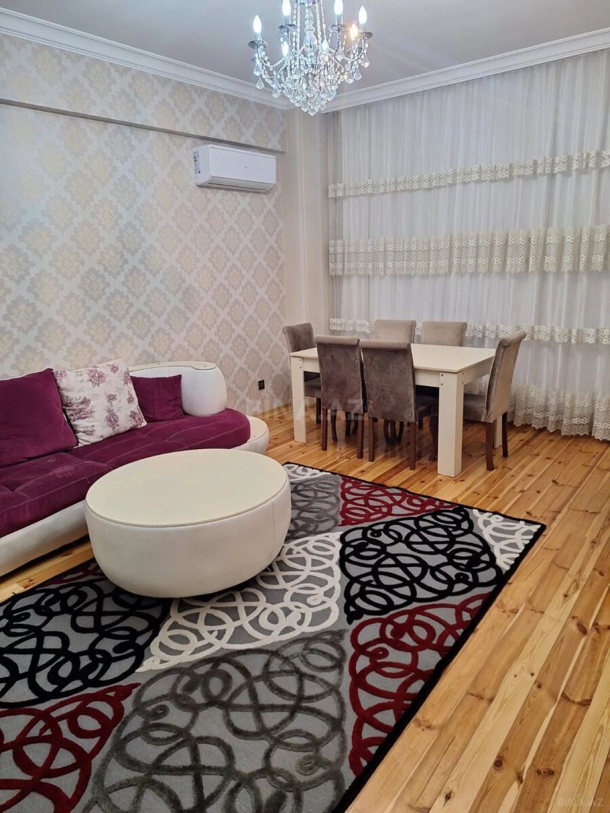 Kirayə verilir 2 otaqlı mənzil 80 m²