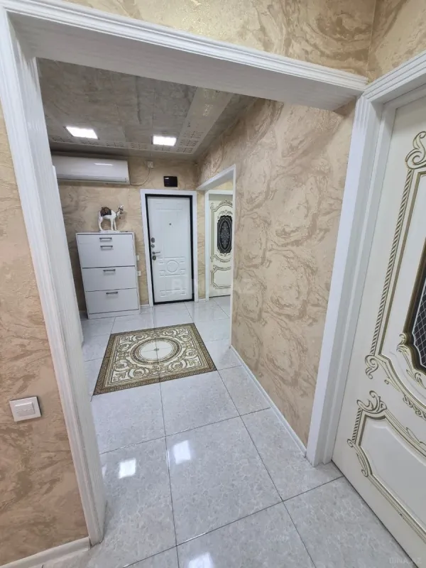 Satılır 4 otaqlı mənzil 120 m²