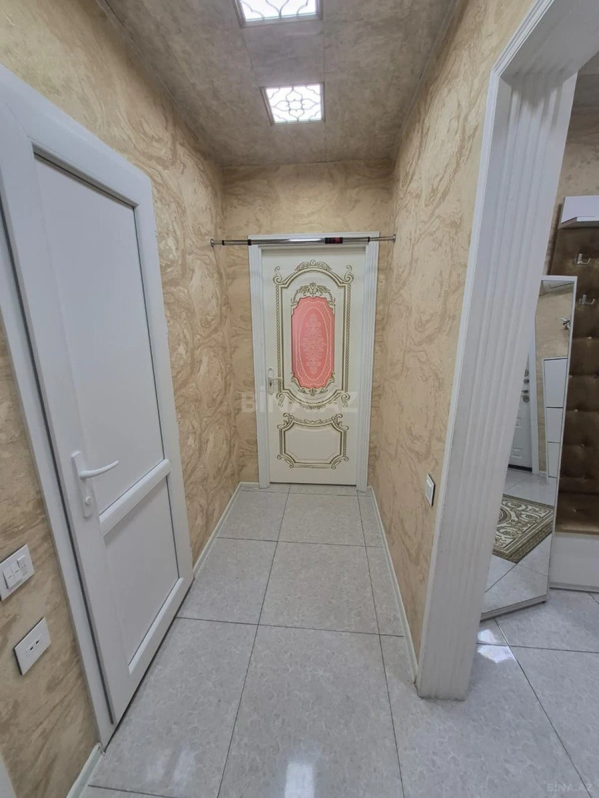 Satılır 4 otaqlı mənzil 120 m²