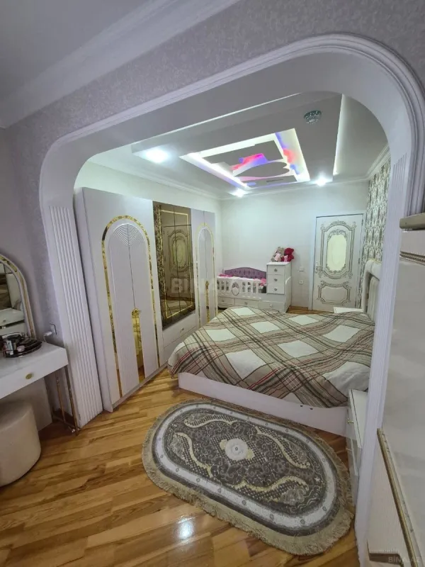 Satılır 4 otaqlı mənzil 120 m²