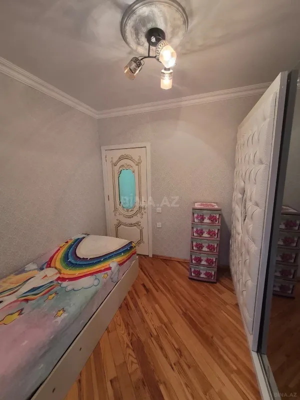 Satılır 4 otaqlı mənzil 120 m²