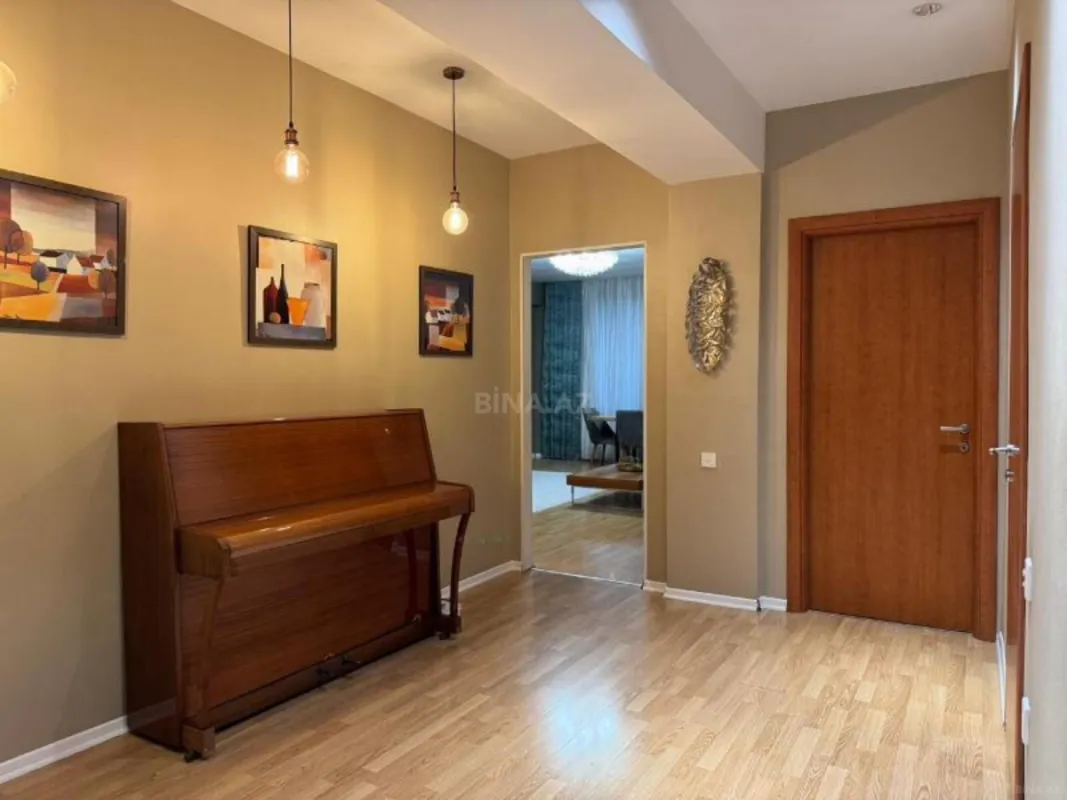 Satılır 3 otaqlı mənzil 110 m²