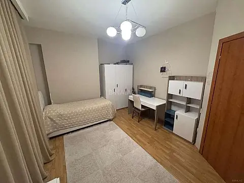 Satılır 3 otaqlı mənzil 110 m²