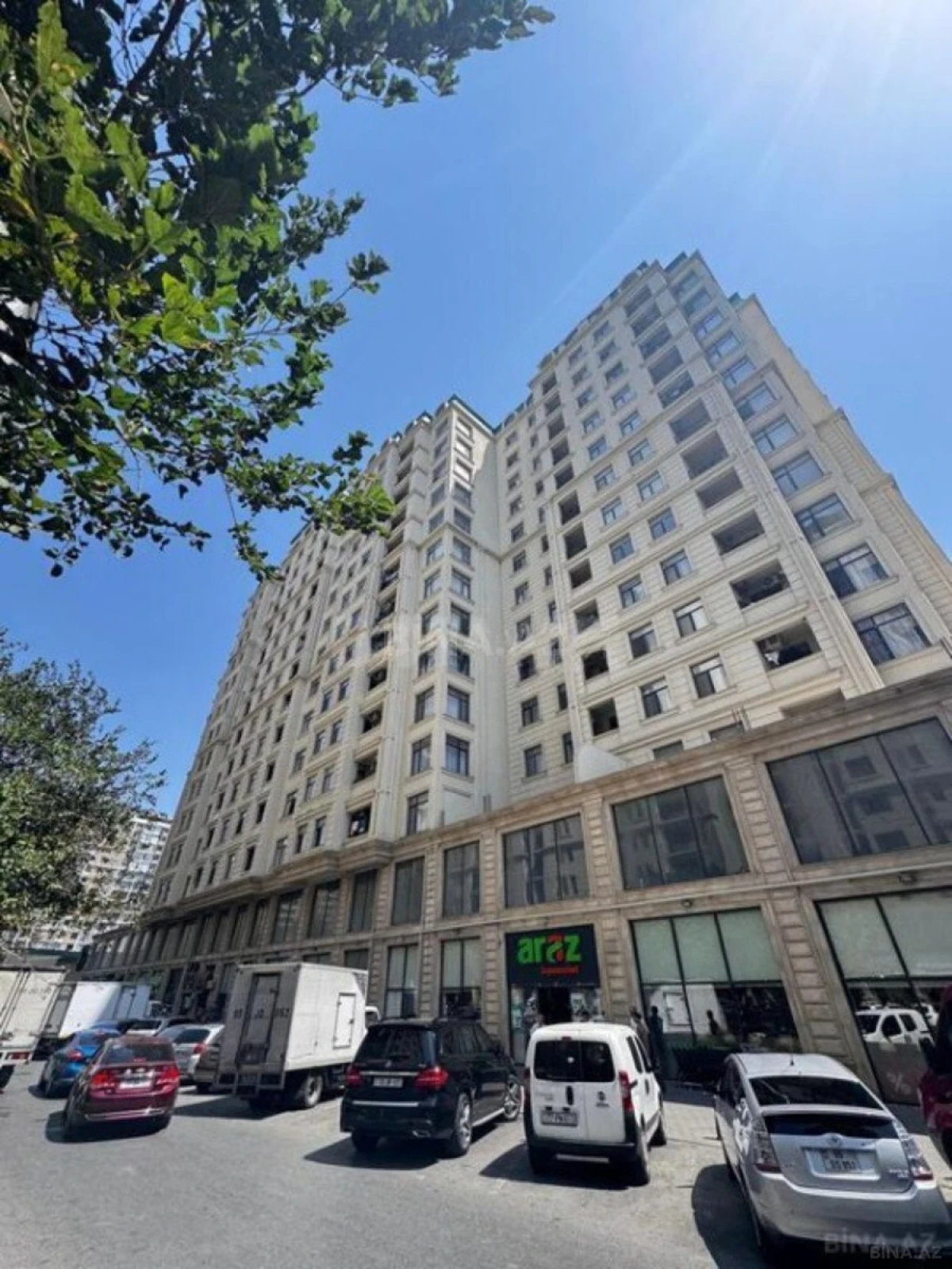 Satılır 3 otaqlı mənzil 167 m²