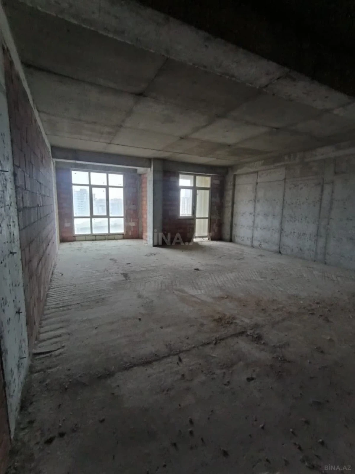 Satılır 3 otaqlı mənzil 167 m²