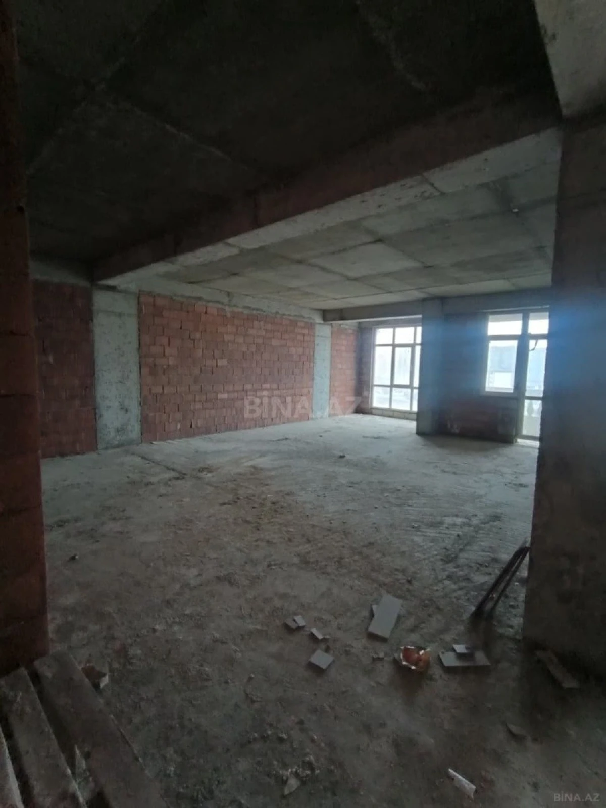 Satılır 3 otaqlı mənzil 167 m²