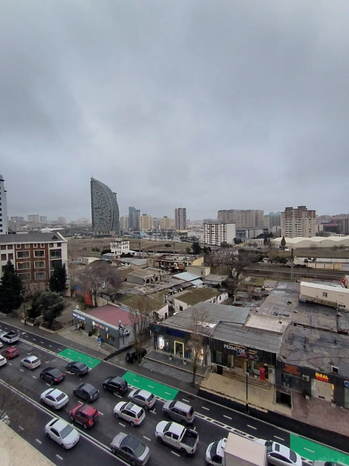 Satılır 3 otaqlı mənzil 167 m²