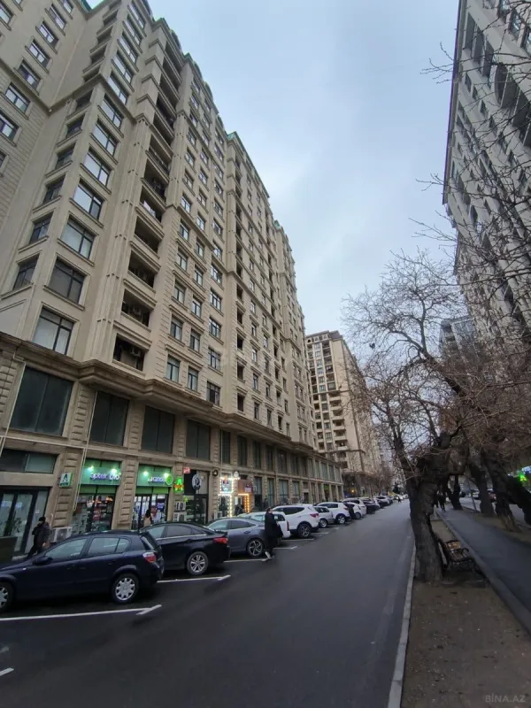 Satılır 3 otaqlı mənzil 167 m²