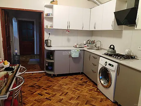 Satılır 4 otaqlı mənzil 100 m²