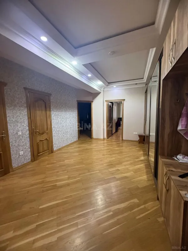 Satılır 3 otaqlı mənzil 168 m²