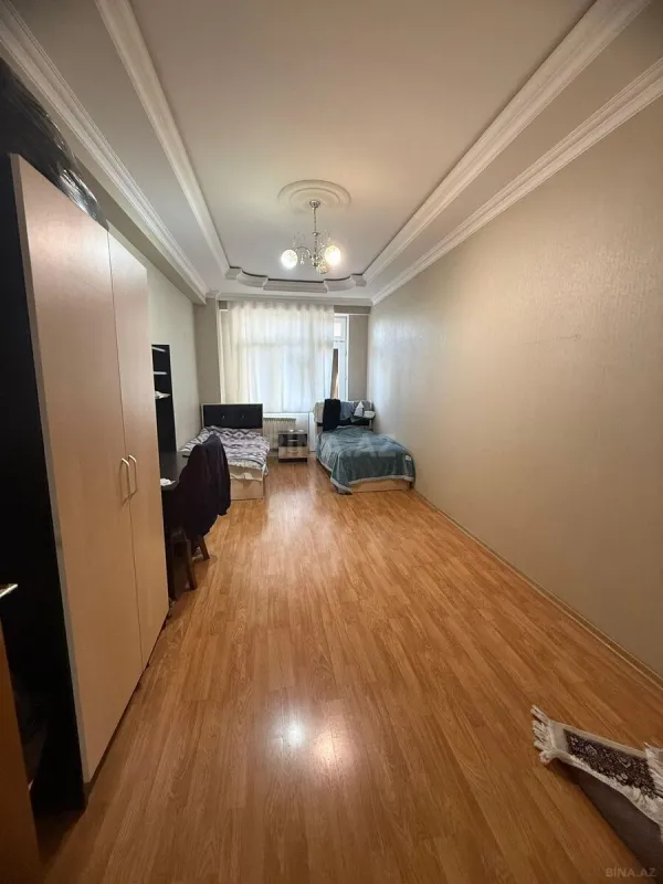 Satılır 3 otaqlı mənzil 168 m²