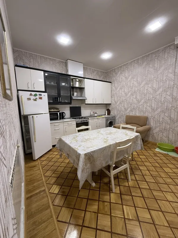 Kirayə verilir 2 otaqlı mənzil 70 m²