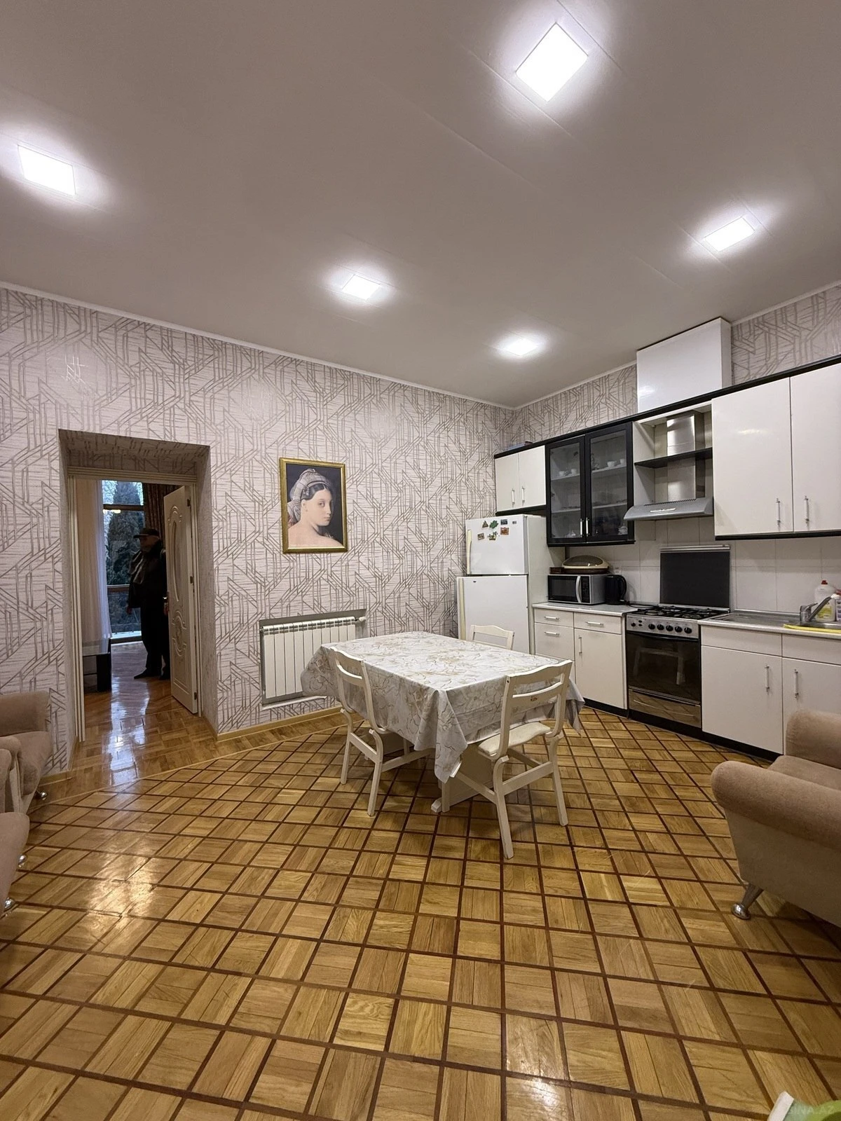 Kirayə verilir 2 otaqlı mənzil 70 m²