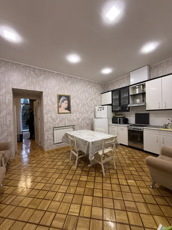Kirayə verilir 2 otaqlı mənzil 70 m²