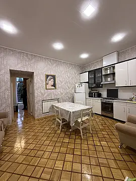 Kirayə verilir 2 otaqlı mənzil 70 m²