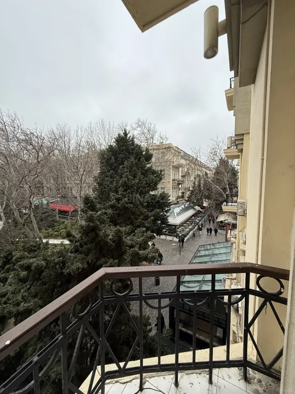 Kirayə verilir 2 otaqlı mənzil 70 m²