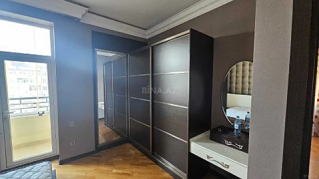 Kirayə verilir 3 otaqlı mənzil 200 m²