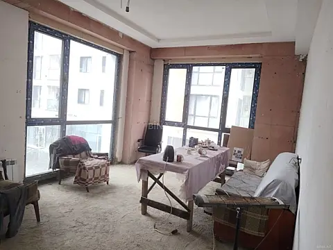 Satılır 3 otaqlı mənzil 95 m²